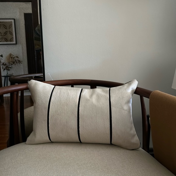 New Arhaus black white hair on hide panel leather pillow cover linen back 12x20 - Picture 7 of 14